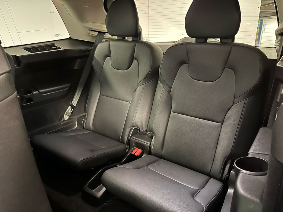 2023 Volvo XC90 - image 18