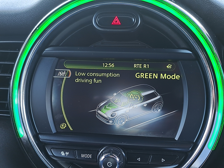 2016 MINI Cooper S - image 30