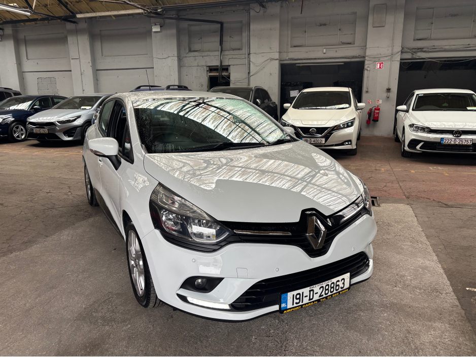 2019 Renault Clio - image 2