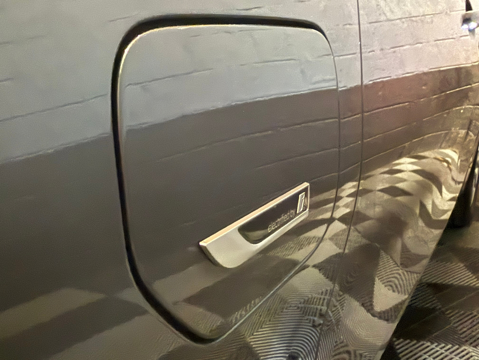 2022 BMW 3 Series 330e SE Pro Auto €22,900