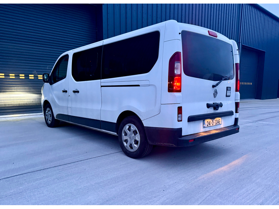 2024 Renault Trafic - image 3