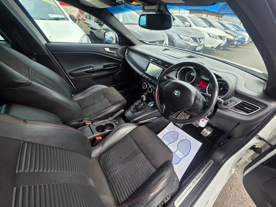 2013 Alfa Romeo Giulietta - image 14