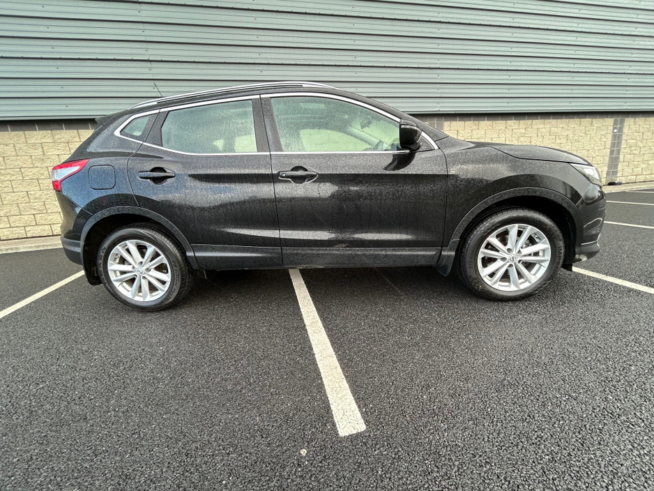 2016 Nissan Qashqai - image 3