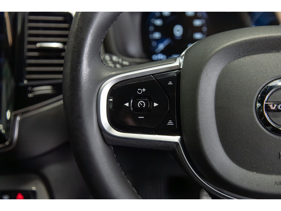 2022 Volvo XC90 PHEV T8 (390hp) R-Design AWD €59,950