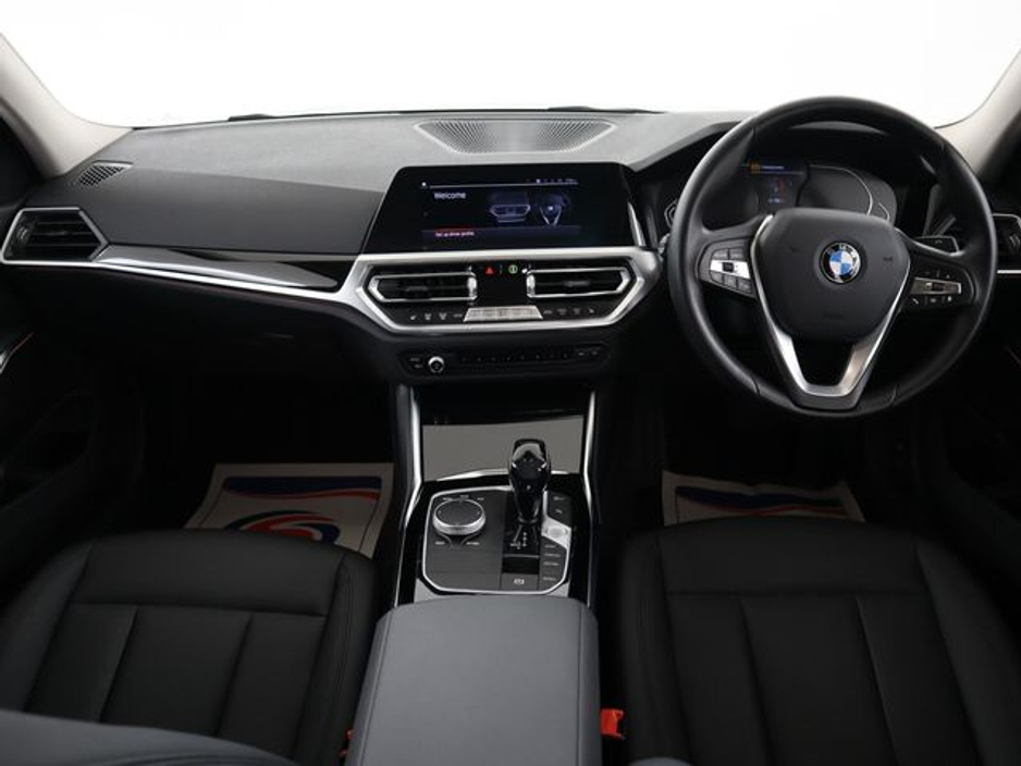 2021 BMW 3 Series - image 13