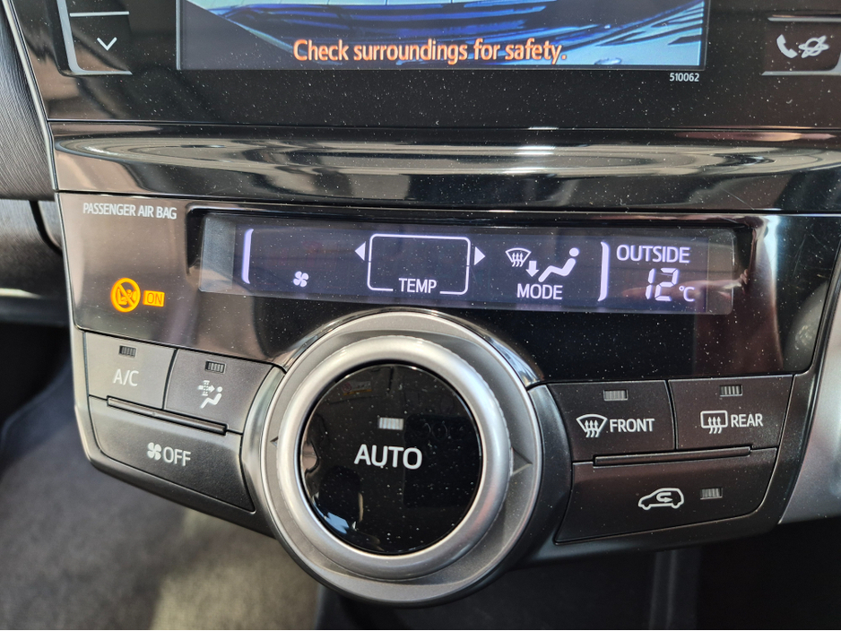 2020 Toyota Prius+ - image 13