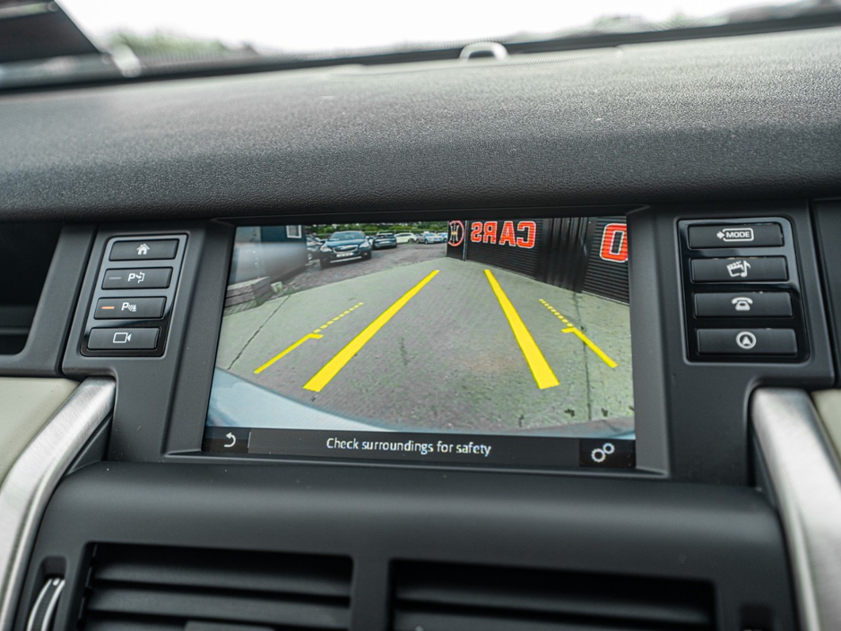 2016 Land Rover Discovery Sport - image 7