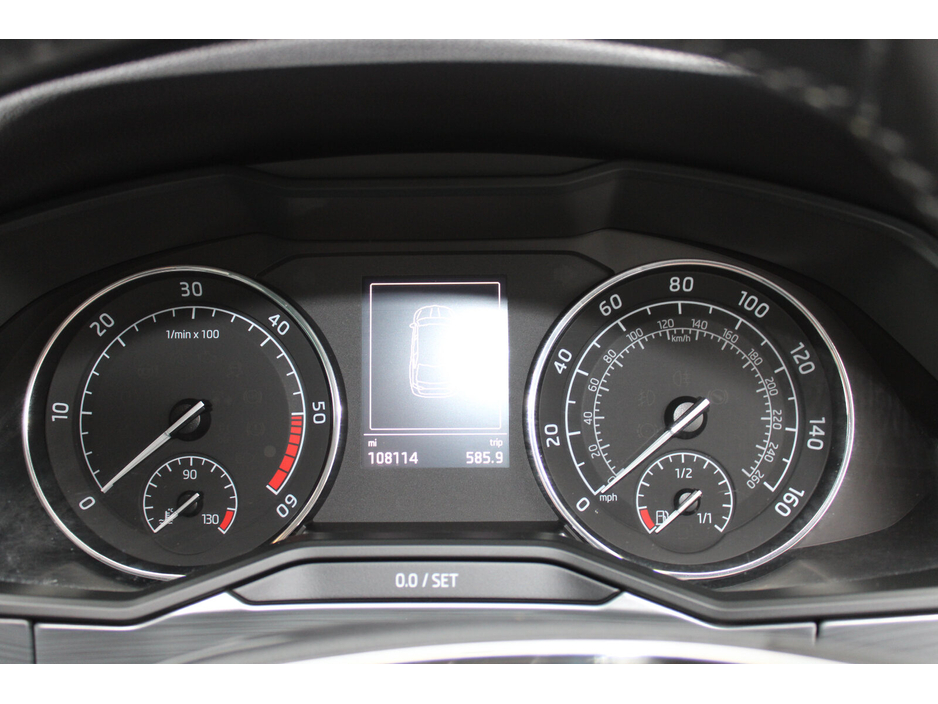 2021 Skoda Superb - image 18