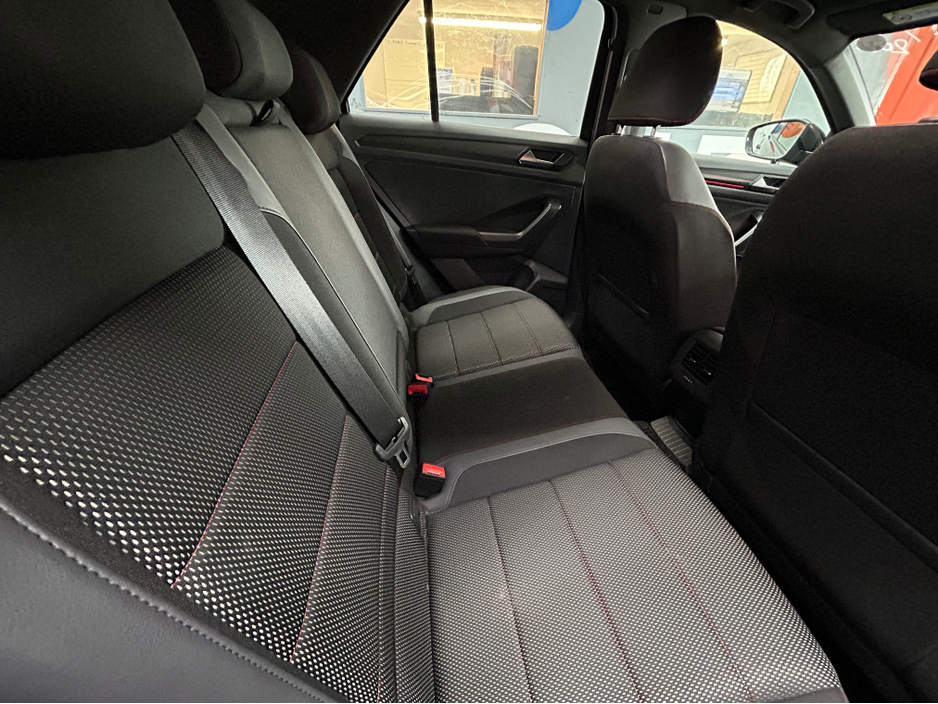 2020 Volkswagen T-Roc - image 6