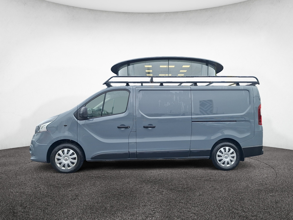 2021 Renault Trafic - image 3