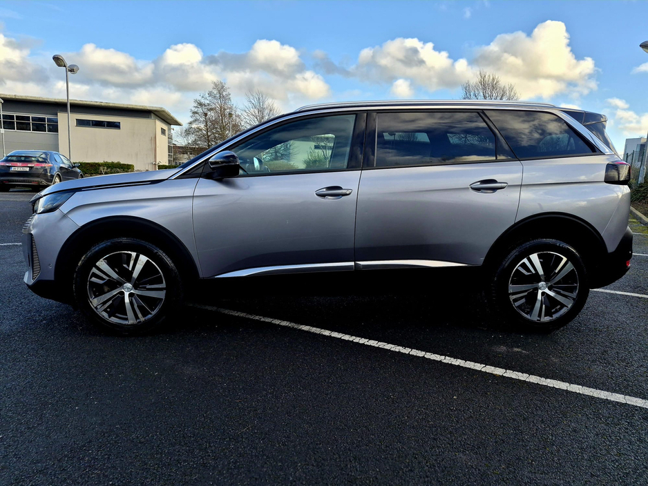 2023 Peugeot 5008  €29,999