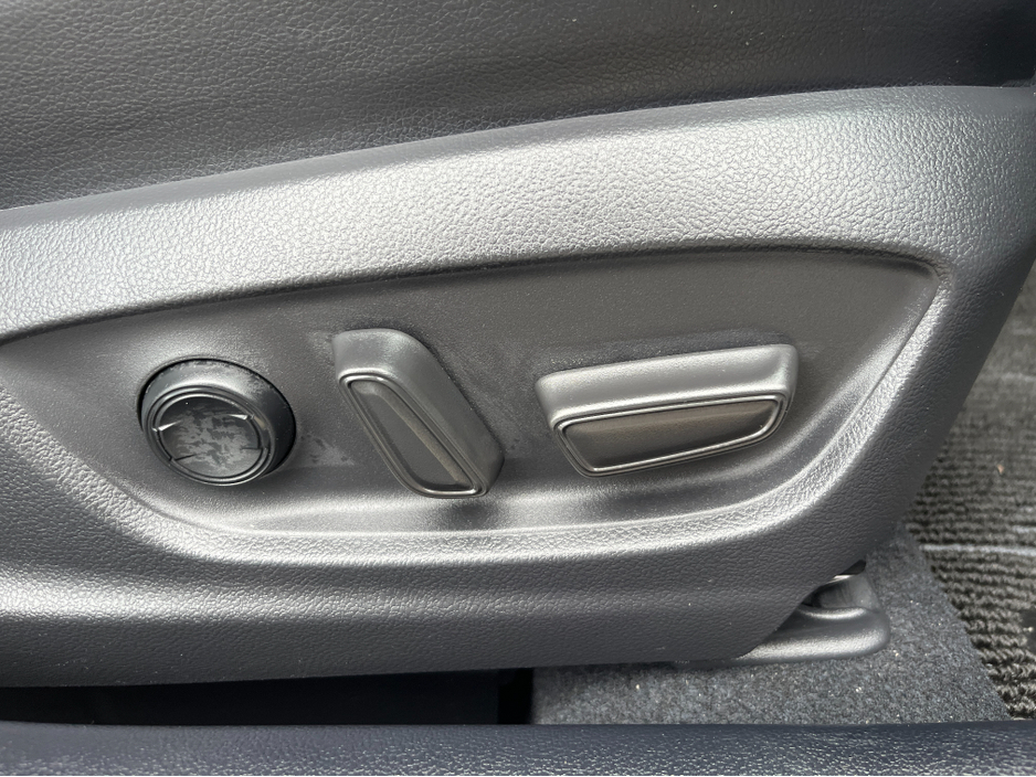 2020 Toyota Prius - image 11