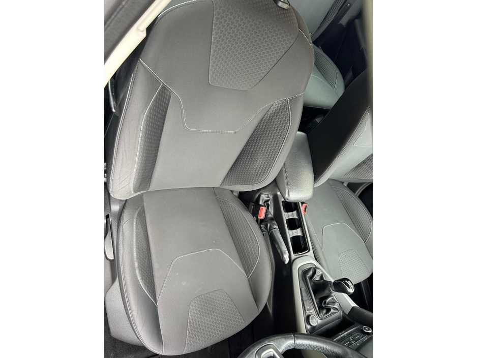 2016 Ford Focus - image 16