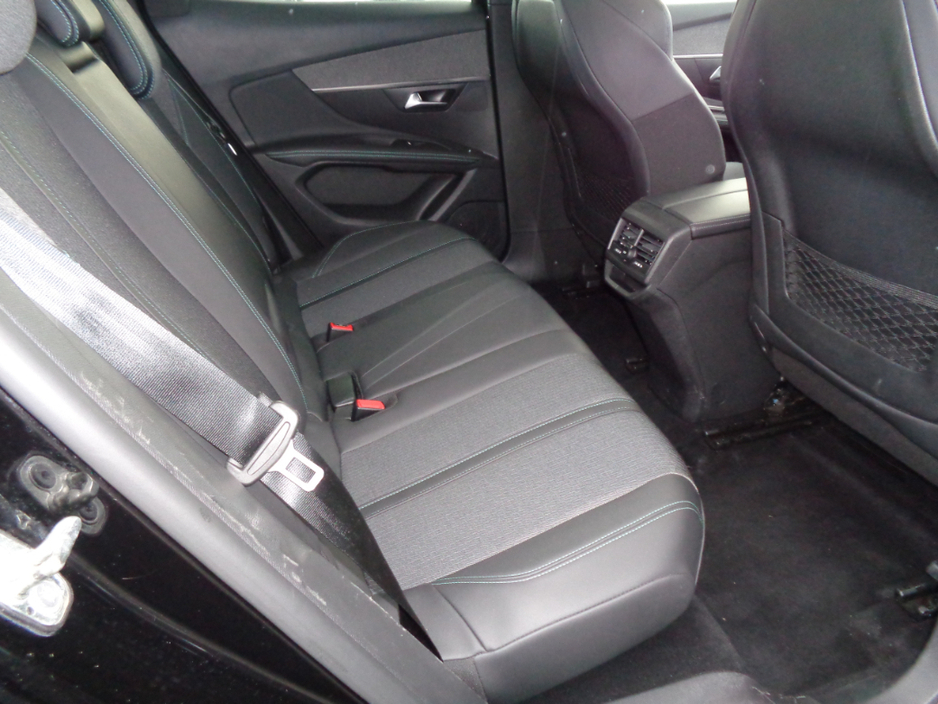 2022 Peugeot 3008 - image 8