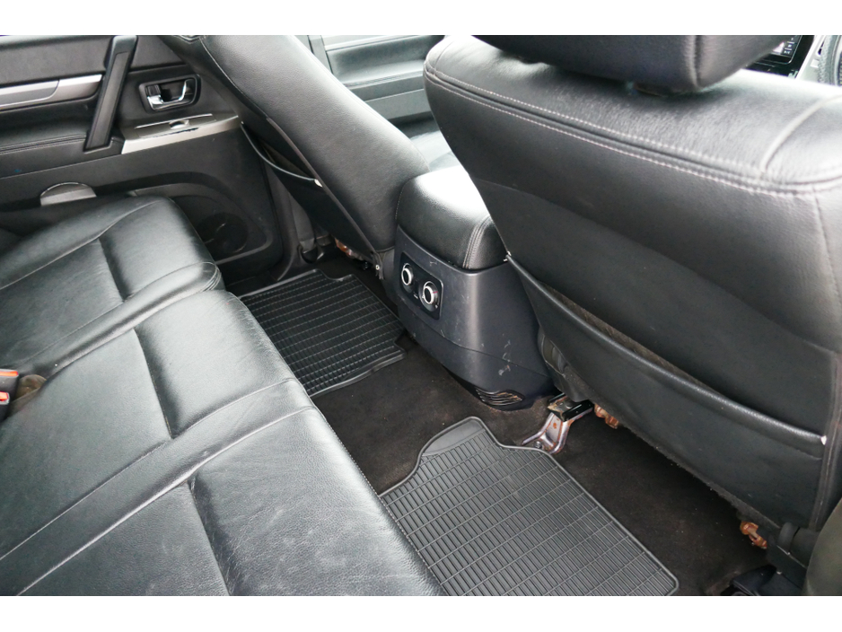 2015 Mitsubishi Pajero LWB N1 5-ST AT N 4DR A AUTO €22,000