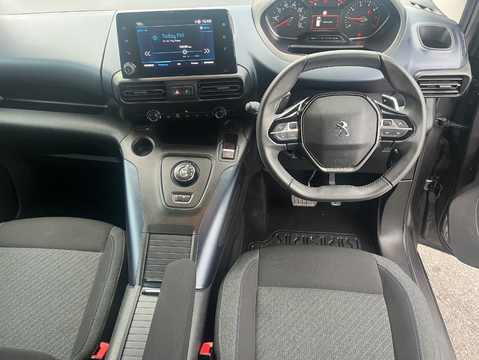 2022 Peugeot Rifter - image 17