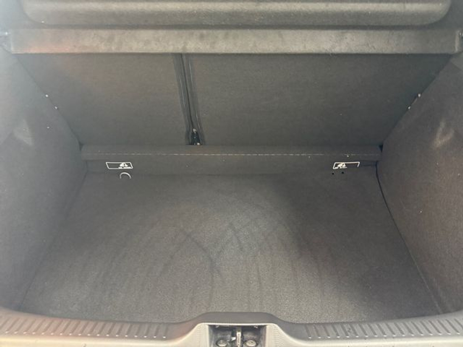 2015 Renault Clio - image 18