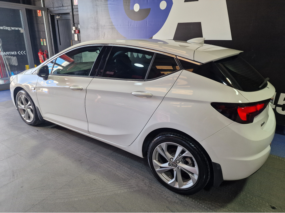 2017 Opel Astra - image 5