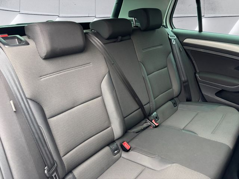 2017 Volkswagen Golf - image 11