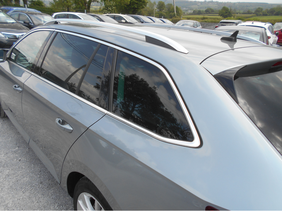 2021 Skoda Superb - image 17