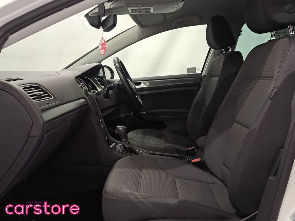 2017 Volkswagen Golf  €17,880