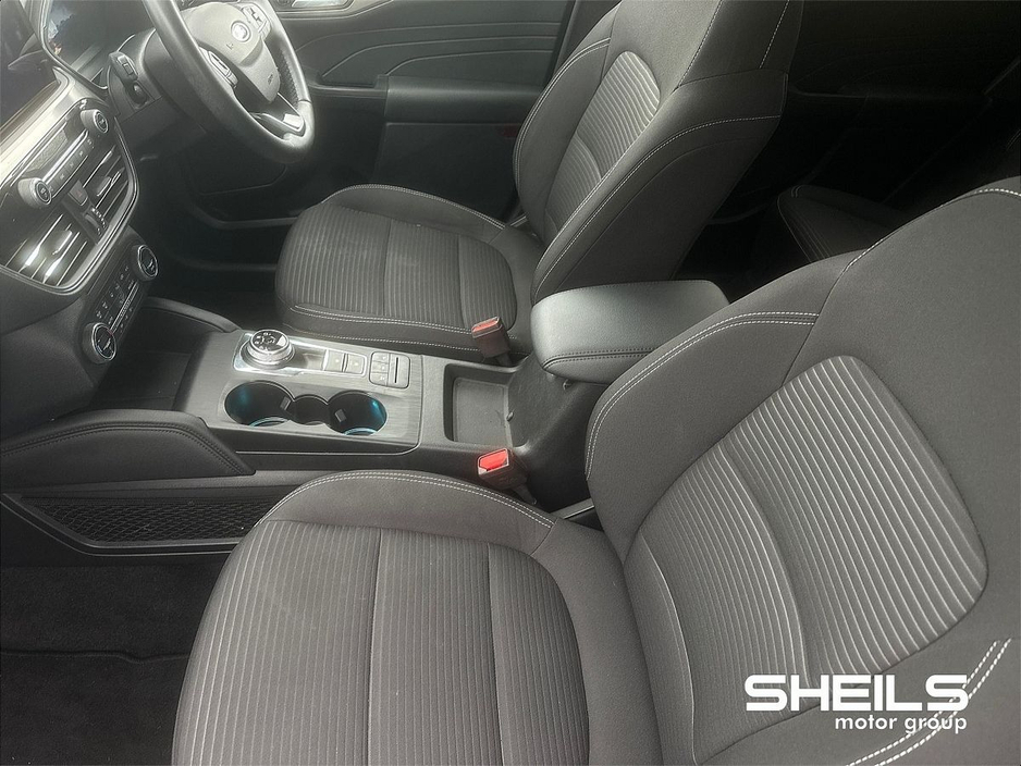 2022 Ford Kuga - image 10