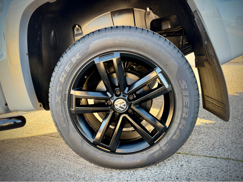 2017 Volkswagen Amarok - image 11