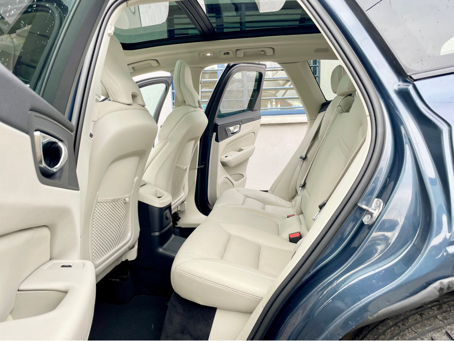 2023 Volvo XC60 - image 34