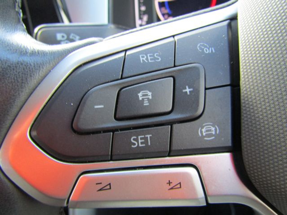 2022 Volkswagen T-Roc - image 36