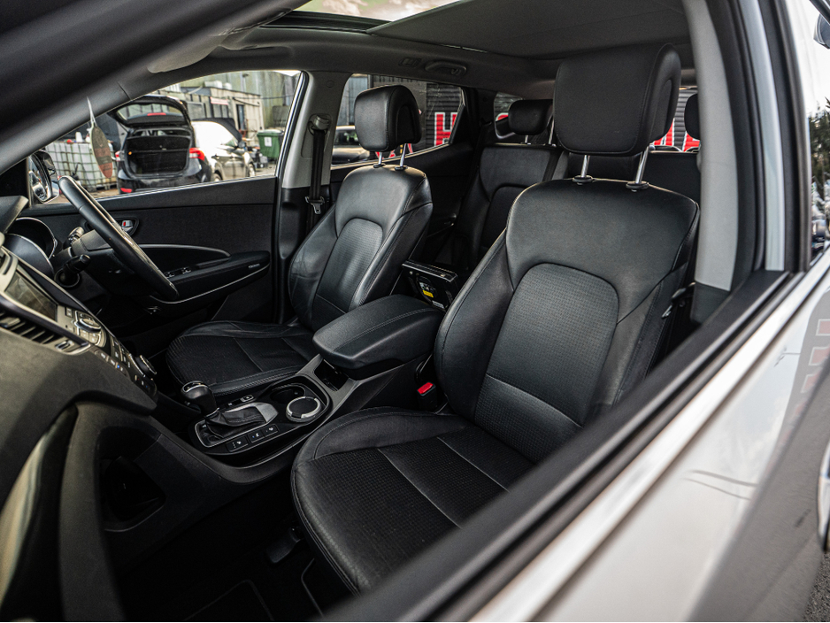 2014 Hyundai Santa Fe - image 38