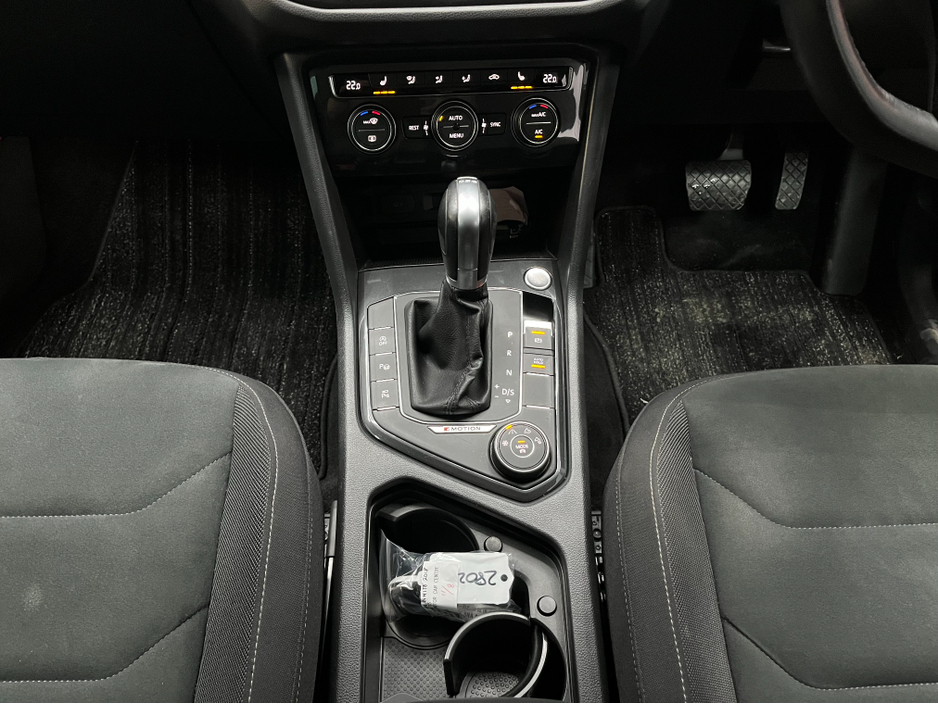 2018 Volkswagen Tiguan - image 19