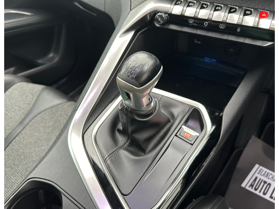 2019 Peugeot 5008 - image 25