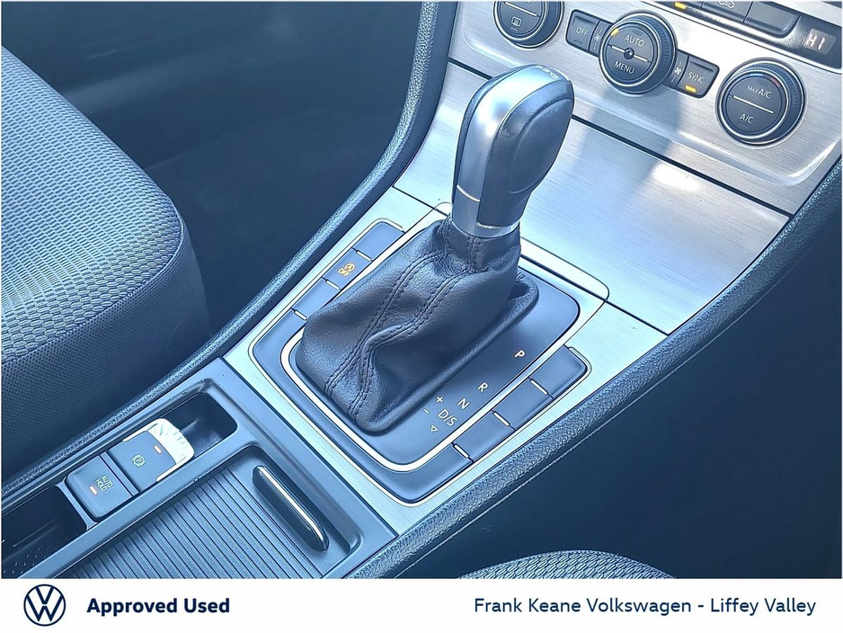 2015 Volkswagen Golf - image 20