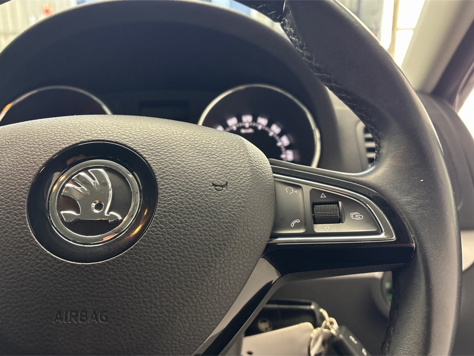 2016 Skoda Yeti OUTDOOR 2.0 TDI**TOUCHSCREEN BLUETOOTH MEDIA**MULTIFUNCTIONAL STEERING WHEEL**HEATED LEATHER SEATS**CRUISE CONTROL**PARKING SENSORS**AIR CONDTIONING**ELECTRIC WINDOWS **ISOFIX**FINANCE AVAILABLE** €11,995