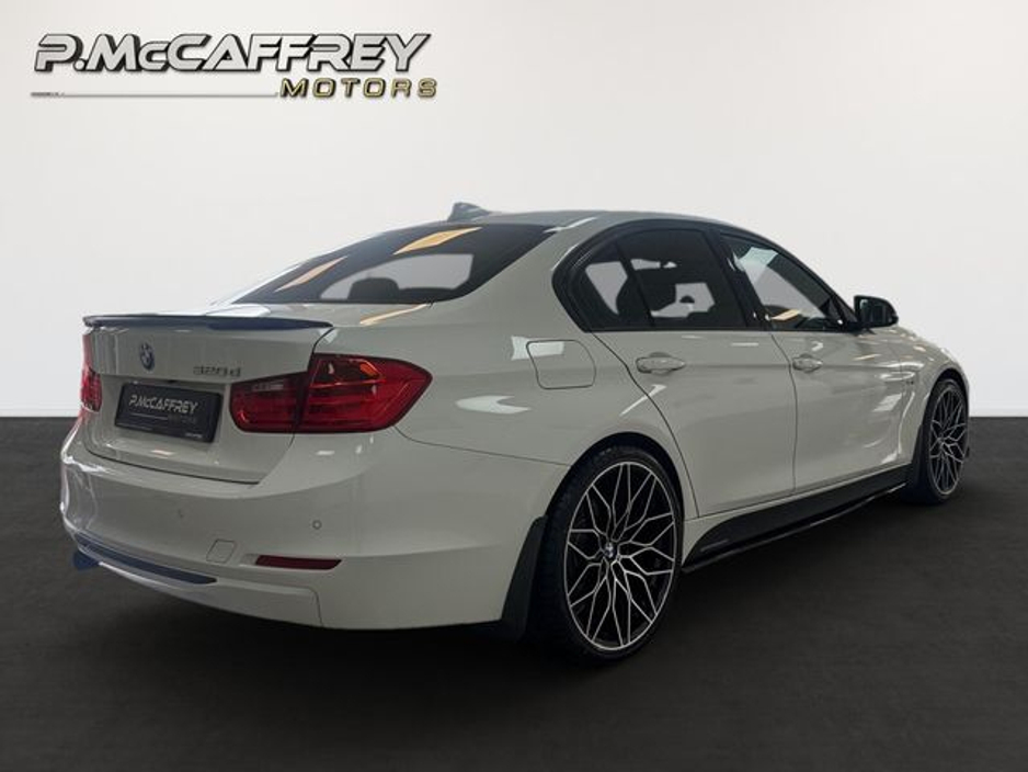 2015 BMW 3 Series - image 5