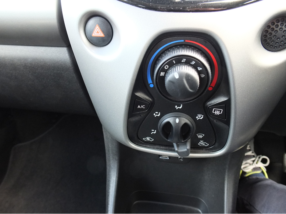 2019 Toyota Aygo - image 15