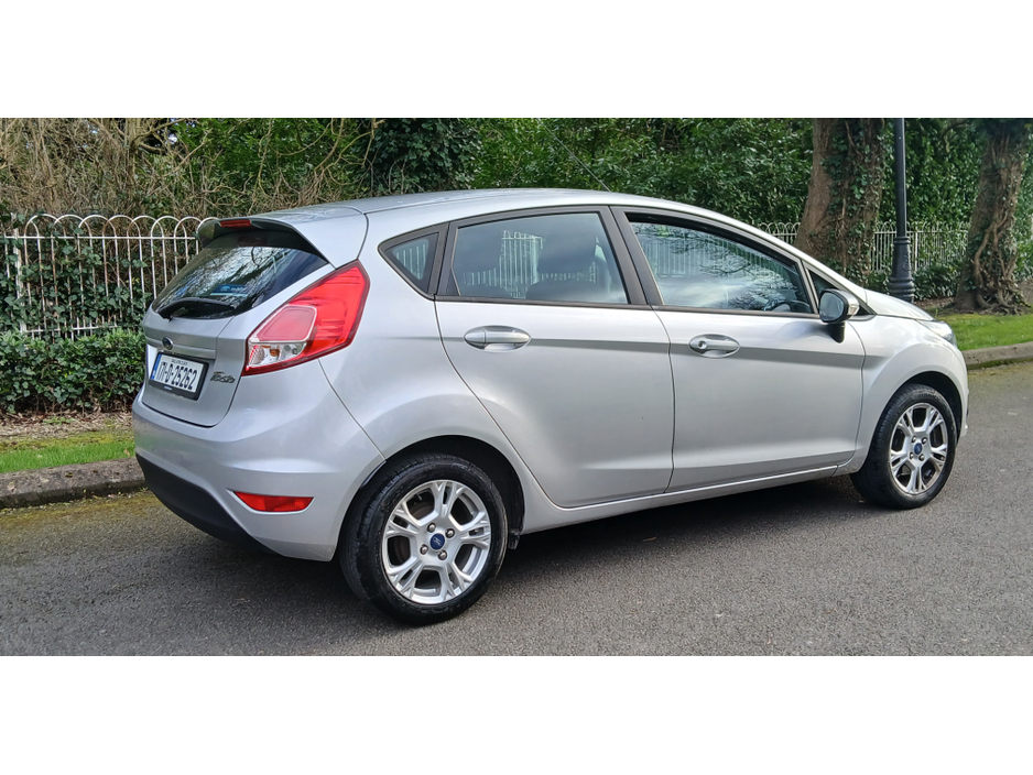 2017 Ford Fiesta - image 7