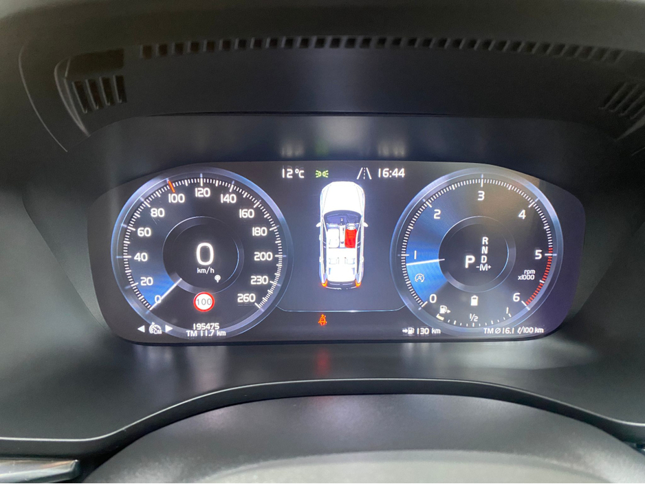 2021 Volvo XC60 - image 9