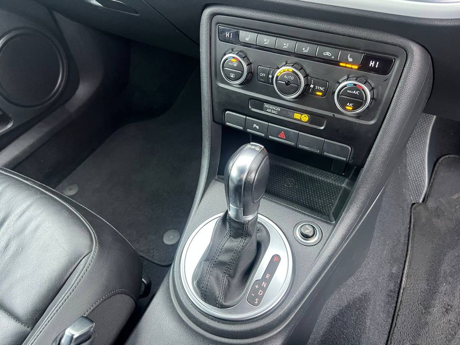 2014 Volkswagen Beetle DESIGN 1.2 TSI // LEATHER HEATED SEATS // PARKING SENSORS // 17" ALLOYS €11,950