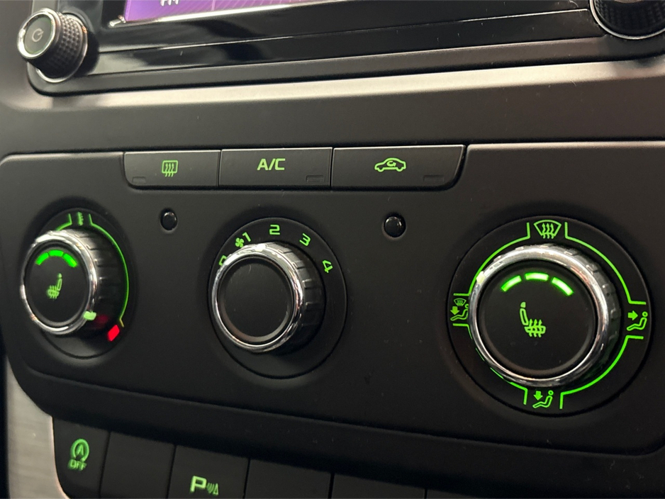 2016 Skoda Yeti OUTDOOR 2.0 TDI**TOUCHSCREEN BLUETOOTH MEDIA**MULTIFUNCTIONAL STEERING WHEEL**HEATED LEATHER SEATS**CRUISE CONTROL**PARKING SENSORS**AIR CONDTIONING**ELECTRIC WINDOWS **ISOFIX**FINANCE AVAILABLE** €11,995