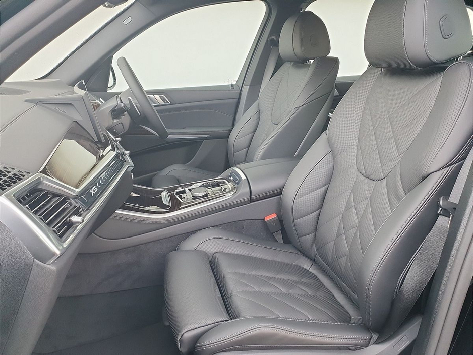 2026 BMW X5 - image 7