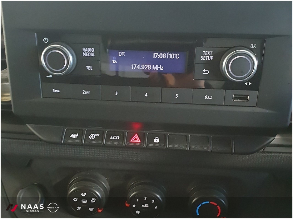 2024 Renault Trafic - image 13