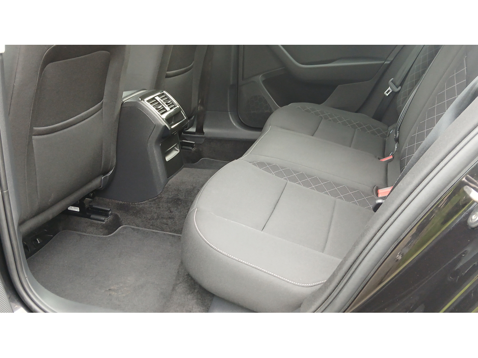 2020 Skoda Superb - image 17