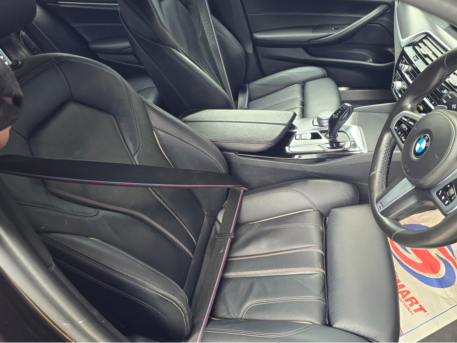 2021 BMW 5 Series - image 19