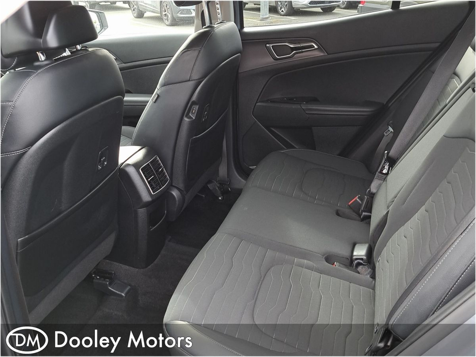 2023 Kia Sportage - image 12