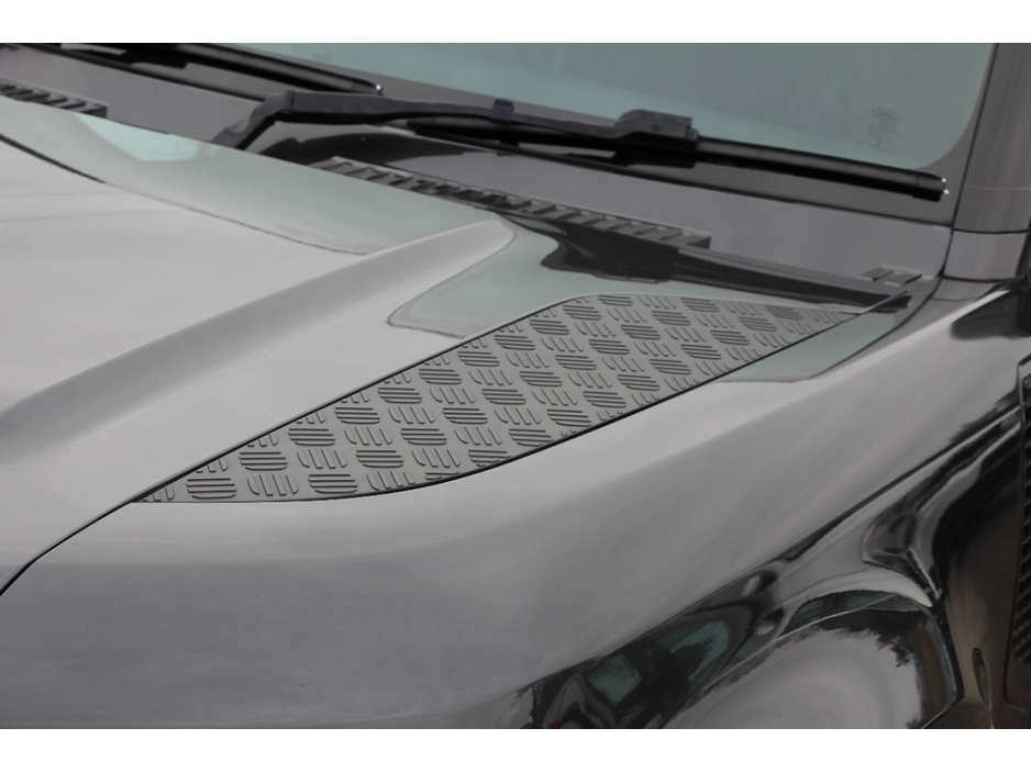 2022 Land Rover Defender - image 10