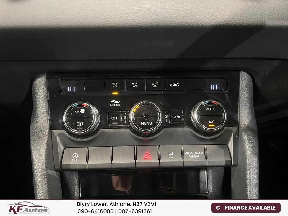 2020 Skoda Karoq - image 29