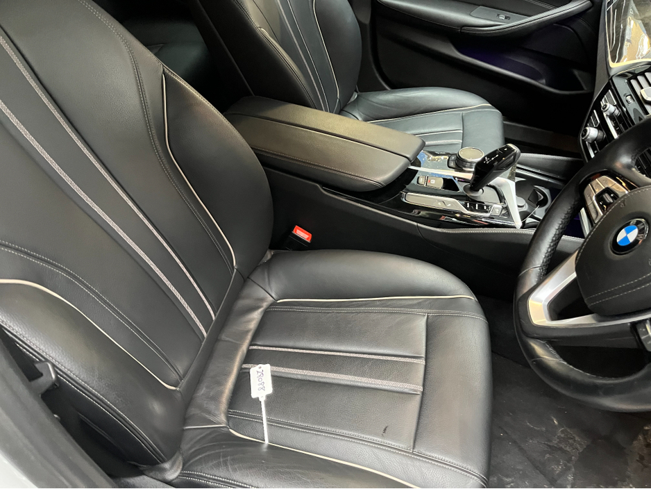 2018 BMW 5 Series - image 10