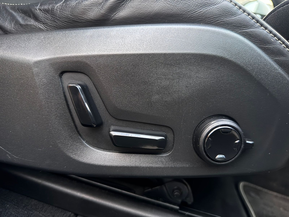 2018 Volvo XC60 2.0 T8 R-DESIGN PRO AWD 303PS AUTO B4 MOMENTUM 197HP 5DR A €29,800