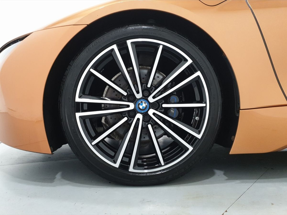 2019 BMW i8 - image 13